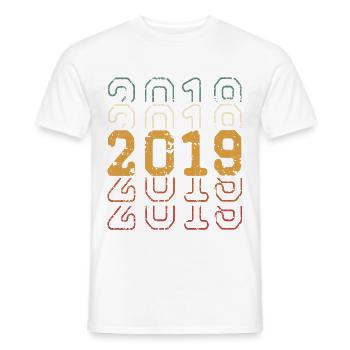 2019 - Männer T-Shirt - Weiß - Vorne - AI Model Male 178 dark (178cm)