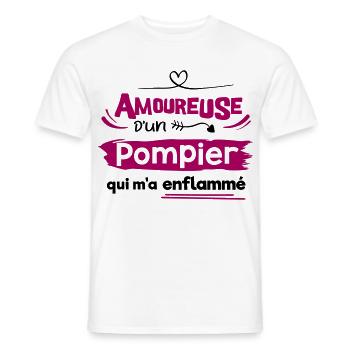 Amoureuse d'un pompier, cadeau spécial pompier - T-shirt homme - blanc - Devant - AI Model Male 178 dark (178cm)