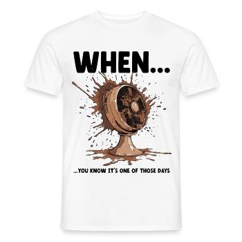 Murphy's Law Meme Katastrophe Büro Kollegen Lustig - Männer T-Shirt - Weiß - Vorne - AI Model Male 178 dark (178cm)