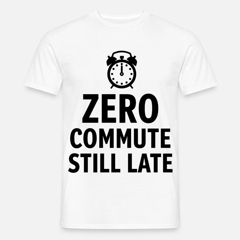 Zero Commute Still Late Home-Office Spruch - Männer T-Shirt - Weiß