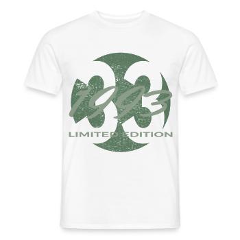 33e anniversaire 1993 cadeau pour hommes et femmes - T-shirt homme - blanc - Devant - AI Model Male 178 dark (178cm)