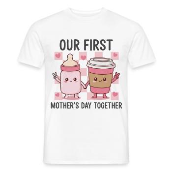 Unser erster Muttertag – Kawaii Baby & Kaffee - Männer T-Shirt - Weiß - Vorne - AI Model Male 178 dark (178cm)