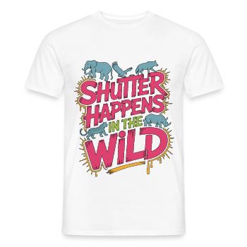 Wildlife Photographer Shutter Happens In Cameraman - Männer T-Shirt - Weiß - Vorne - AI Model Male 178 dark (178cm)