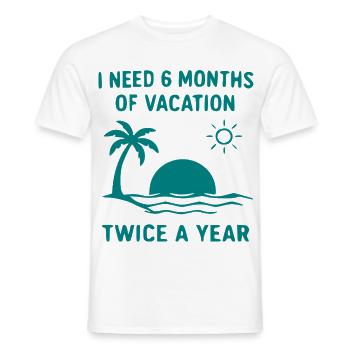 Sechs Monate Urlaub zweimal jährlich - Männer T-Shirt - Weiß - Vorne - AI Model Male 178 dark (178cm)