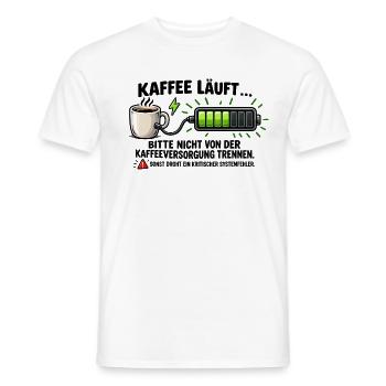 Kaffee läuft, Akku lädt – Geschenk Büro - Männer T-Shirt - Weiß - Vorne - AI Model Male 178 dark (178cm)