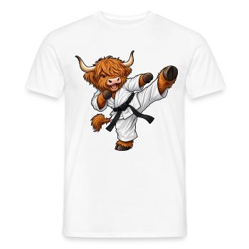 Highland Cattle beim Karate – Kuh mit Kampfgeist - Männer T-Shirt - Weiß - Vorne - AI Model Male 178 dark (178cm)