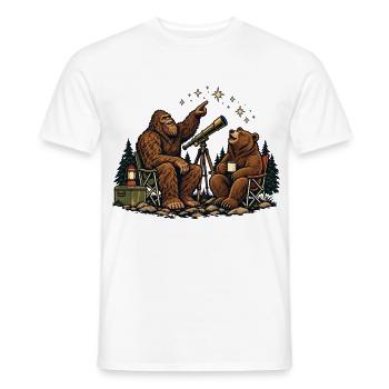 Bär und Bigfoot beobachten Sterne – Outdoor - Männer T-Shirt - Weiß - Vorne - AI Model Male 178 dark (178cm)