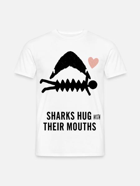 Sharks hug with their mouth - Männer T-Shirt - Weiß