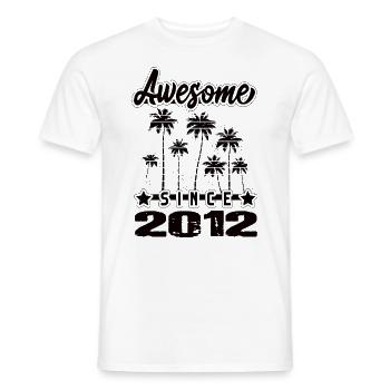 Génial depuis 2012 - T-shirt homme - blanc - Devant - AI Model Male 178 dark (178cm)