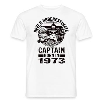 Never Underestimate Captain born in 1973 - Männer T-Shirt - Weiß - Vorne - AI Model Male 178 dark (178cm)