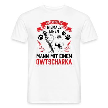Mann mit Owtscharka Kaukasischer Owtscharka - Männer T-Shirt - Weiß - Vorne - AI Model Male 178 dark (178cm)