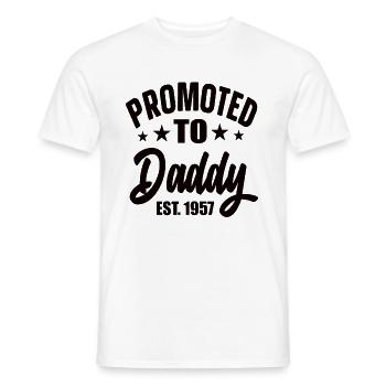 Promoted To Daddy Est 1957 - Männer T-Shirt - Weiß - Vorne - AI Model Male 178 dark (178cm)