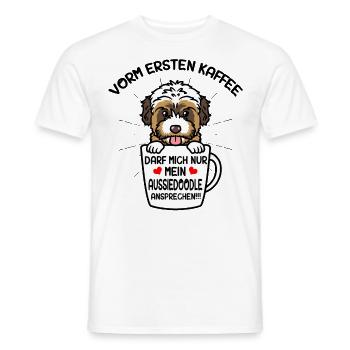 Café et chien Aussiedoodle - T-shirt homme - blanc - Devant - AI Model Male 178 dark (178cm)