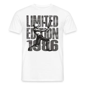 Limited Edition 1986 Limited Edition Cricket - Männer T-Shirt - Weiß - Vorne - AI Model Male 178 dark (178cm)