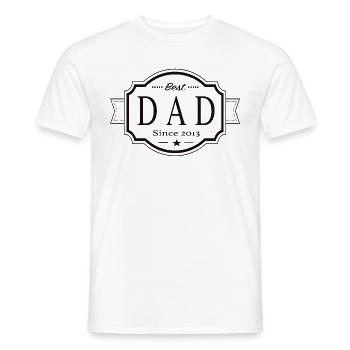 Bester Papa seit 2013 - Männer T-Shirt - Weiß - Vorne - AI Model Male 178 dark (178cm)