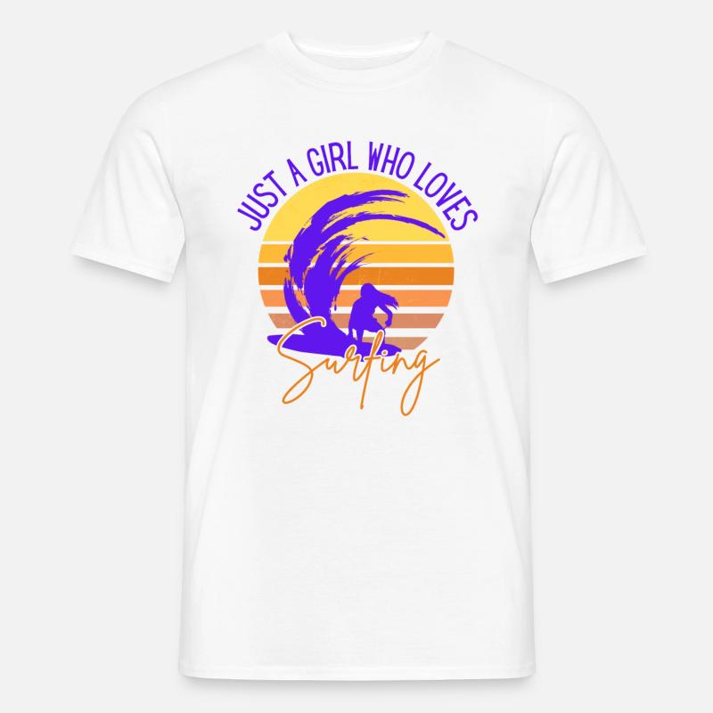 NUR EIN MÄDCHEN, DAS DAS SURFEN LIEBT - Männer T-Shirt - Weiß