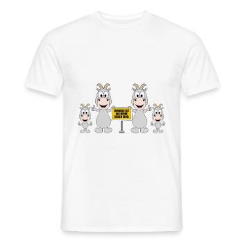 ZUHAUSE IST, WO MEINE ZIEGEN SIND - FAMILIE - TIER - Männer T-Shirt - Weiß - Vorne - AI Model Male 178 dark (178cm)