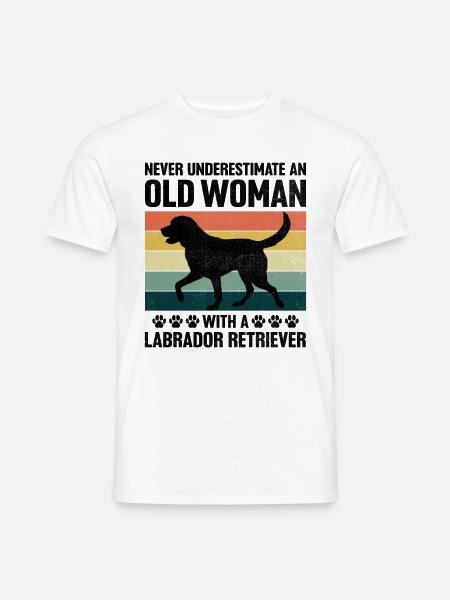 Unterschätzen Sie niemals eine alte Frau mit einem Labrador R - Männer T-Shirt - Weiß