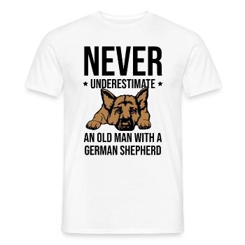 Ne sous-estimez jamais un vieil homme avec un berger allemand - T-shirt homme - blanc - Devant - AI Model Male 178 dark (178cm)
