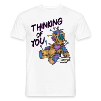 Coole Voodoo Puppe mit Nadeln Goth Gothic Zauber - Männer T-Shirt - Weiß - Vorne - AI Model Male 178 dark (178cm)