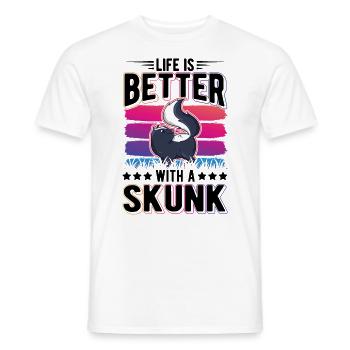 Life is better with a Skunk Stinktier - Männer T-Shirt - Weiß - Vorne - AI Model Male 178 dark (178cm)