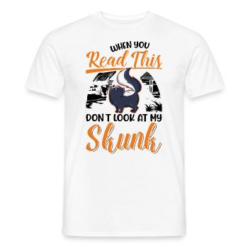 Stinktier Liebhaber - Männer T-Shirt - Weiß - Vorne - AI Model Male 178 dark (178cm)