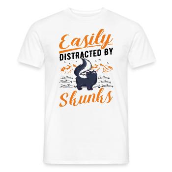 Facilement distrait par Skunks Skunk - T-shirt homme - blanc - Devant - AI Model Male 178 dark (178cm)