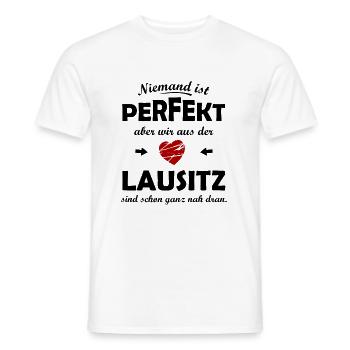 Die Lausitz - Männer T-Shirt - Weiß - Vorne - AI Model Male 178 dark (178cm)