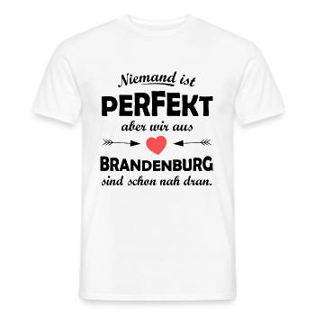 Zuhause im Osten Deutschlands - Männer T-Shirt - Weiß - Vorne - AI Model Male 178 dark (178cm)
