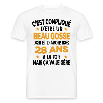 Beau gosse et d'avoir 28 ans Cadeau d'anniversaire - T-shirt homme - blanc - Devant - AI Model Male 178 dark (178cm)