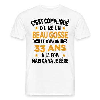 Beau Gosse et D'avoir 33 Ans Cadeau d'anniversaire - T-shirt homme - blanc - Devant - AI Model Male 178 dark (178cm)