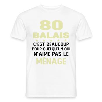 80 balais Drôle Cadeau Anniversaire 80 ans - T-shirt homme - blanc - Devant - AI Model Male 178 dark (178cm)