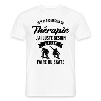 Skate Homme Skater Cadeau Skateboard Thérapie - T-shirt homme - blanc - Devant - AI Model Male 178 dark (178cm)