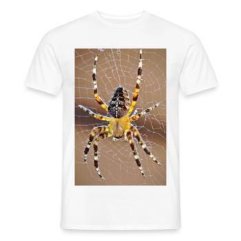 Tarantula im Spinnennetz – Majestätisches Porträt  - Männer T-Shirt - Weiß - Vorne - AI Model Male 178 dark (178cm)