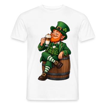 Leprechaun mit Latte Macchiato – Irischer Kaffee - Männer T-Shirt - Weiß - Vorne - AI Model Male 178 dark (178cm)