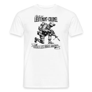 Appelle-moi Lieutenant-Colonel - T-shirt homme - blanc - Devant - AI Model Male 178 dark (178cm)