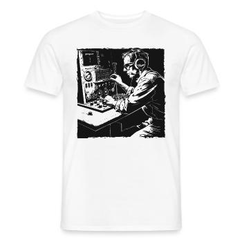 Stolzer Amateurfunk-betreiber - Männer T-Shirt - Weiß - Vorne - AI Model Male 178 dark (178cm)