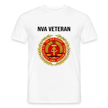 DDR NVA Veteran - Männer T-Shirt - Weiß - Vorne - AI Model Male 178 dark (178cm)