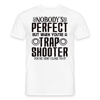 Tontaubenschießen Tontaubenschießen Fallenschießen - Männer T-Shirt - Weiß - Vorne - AI Model Male 178 dark (178cm)