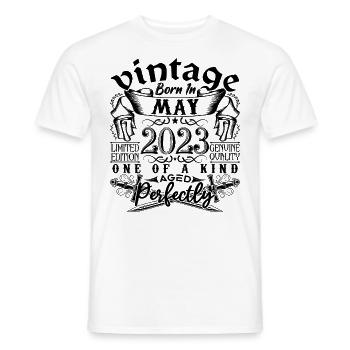 Geburtstag 2023 Mai 2023! geboren im Mai 2023 - Männer T-Shirt - Weiß - Vorne - AI Model Male 178 dark (178cm)