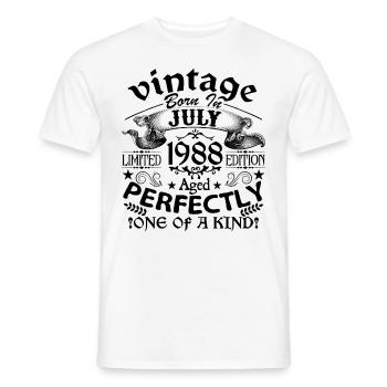 Juli 1998 | Jahrgang 1998 | geboren im Juli - Männer T-Shirt - Weiß - Vorne - AI Model Male 178 dark (178cm)