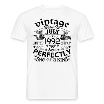Juli 1992 | Jahrgang 1992 | geboren im Juli - Männer T-Shirt - Weiß - Vorne - AI Model Male 178 dark (178cm)