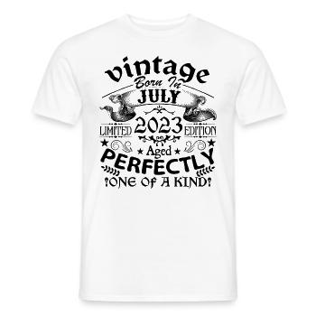 Juli 2023 | Jahrgang 2023 | geboren im Juli - Männer T-Shirt - Weiß - Vorne - AI Model Male 178 dark (178cm)