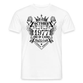 Anniversaire 1977 Octobre 1977 né en Octobre - T-shirt homme - blanc - Devant - AI Model Male 178 dark (178cm)