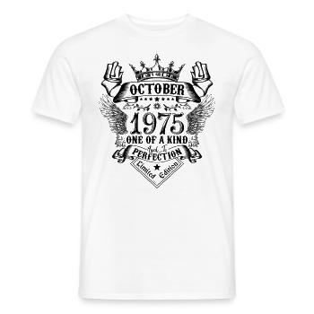 Anniversaire 1975 Octobre 1975 né en Octobre - T-shirt homme - blanc - Devant - AI Model Male 178 dark (178cm)