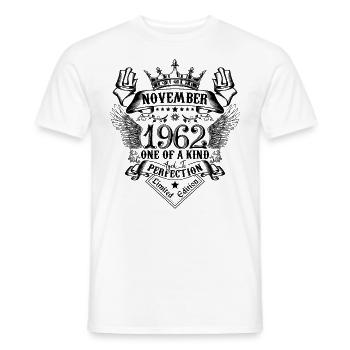 Anniversaire Novembre 1962 né en Novembre 1962 - T-shirt homme - blanc - Devant - AI Model Male 178 dark (178cm)
