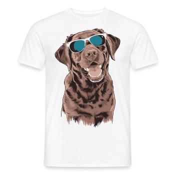 Brauner Labrador mit Sonnenbrille - Männer T-Shirt - Weiß - Vorne - AI Model Male 178 dark (178cm)