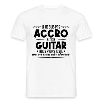 Pas accro à la guitare - Relation sérieuse - T-shirt homme - blanc - Devant - AI Model Male 178 dark (178cm)