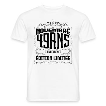 Novembre 49 Ans - idée cadeau d'Anniversaire. - T-shirt homme - blanc - Devant - AI Model Male 178 dark (178cm)