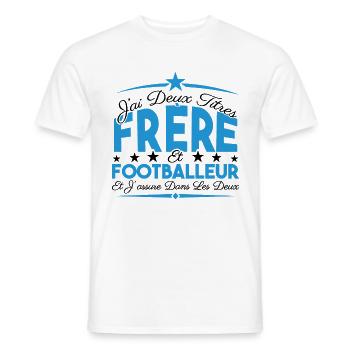 J'ai deux titres frère et Footballeur Cadeau frère - T-shirt homme - blanc - Devant - AI Model Male 178 dark (178cm)